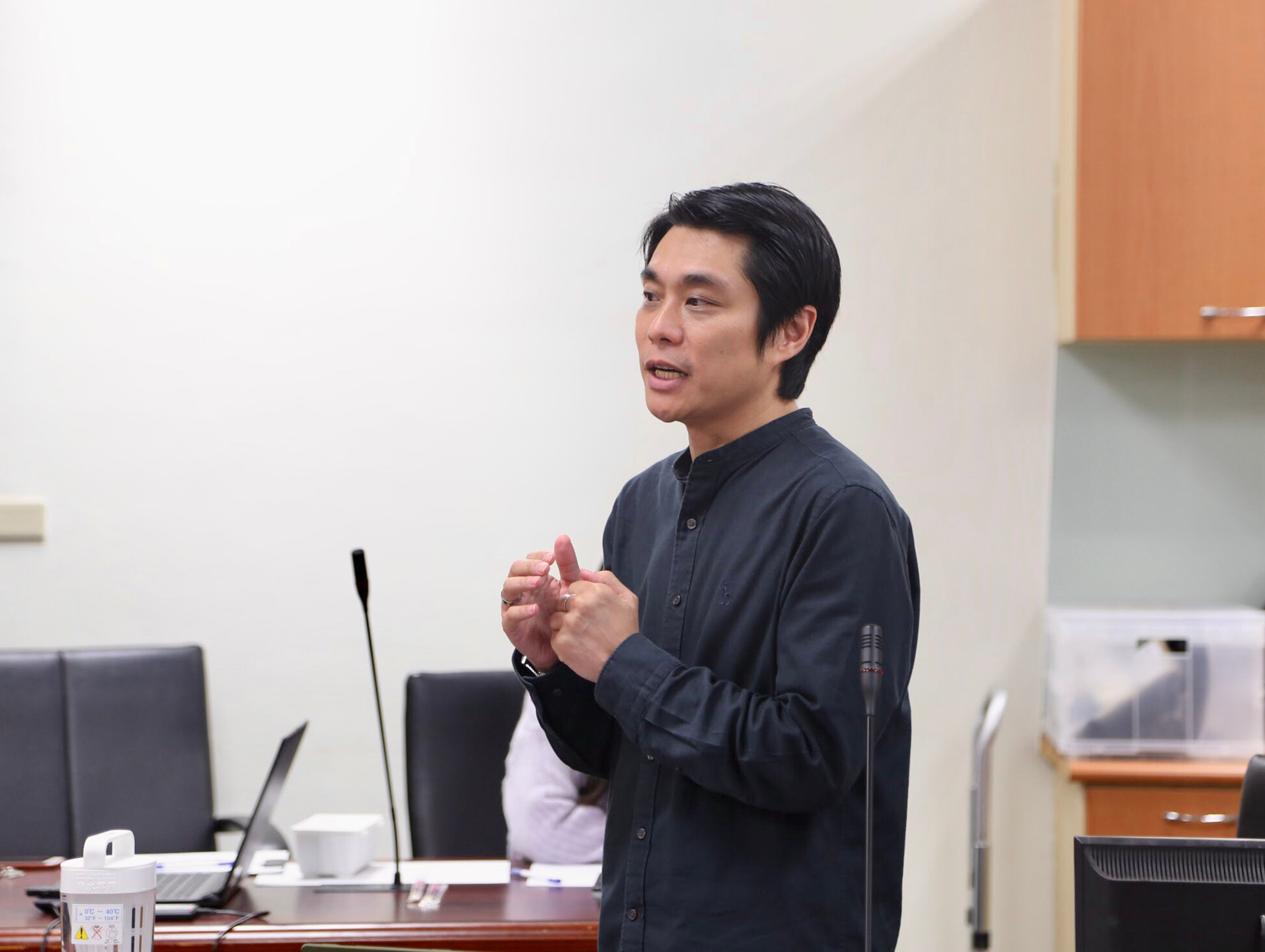 以科技點亮藝術─文化科技：緣起、策略與台灣情境