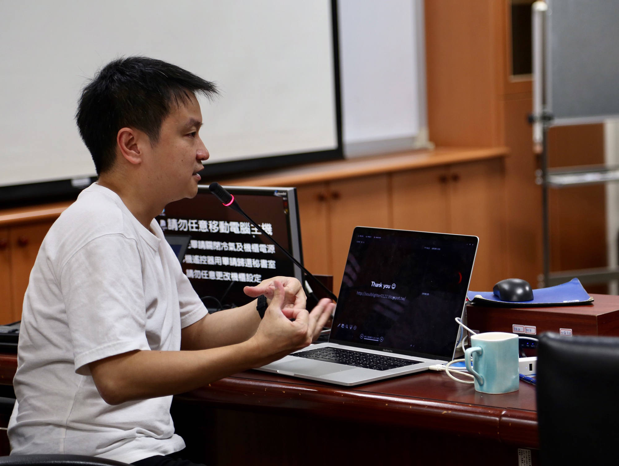 以科技點亮藝術─演算藝術與音像表演